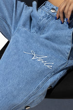Load image into Gallery viewer, THE ASILI BUTTONED JEANS IN ICE BLUE
